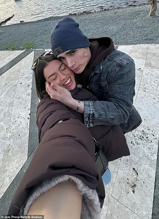 女生偶遇帅哥一见钟情，语言不通却光速领证，结婚半年靠翻译软件交流...（组图） - 10