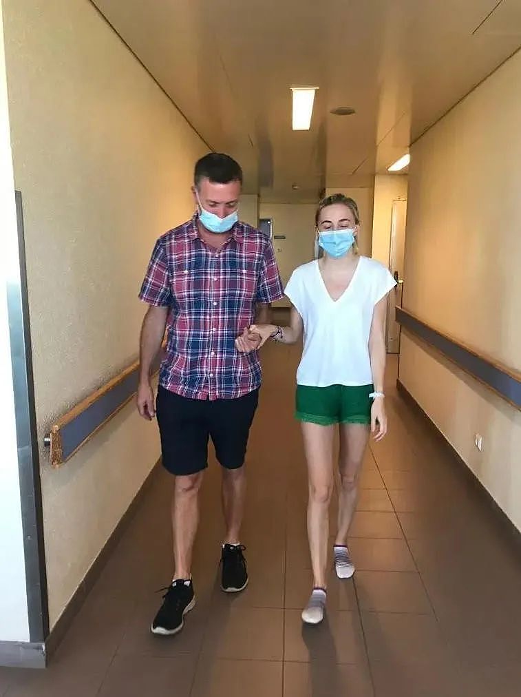 23岁妹子度假突然爆吐+晕倒！她以为被下药，到医院才发现，中风了？（组图） - 4