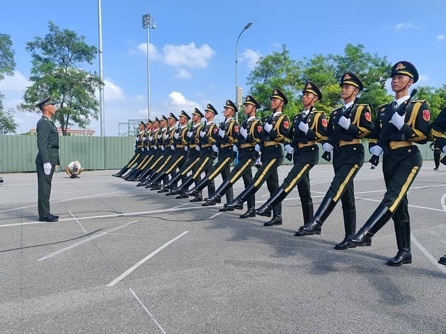 九三阅兵：境外媒体提前探营！三军仪仗队持191步枪亮相视频曝（视频/组图） - 3