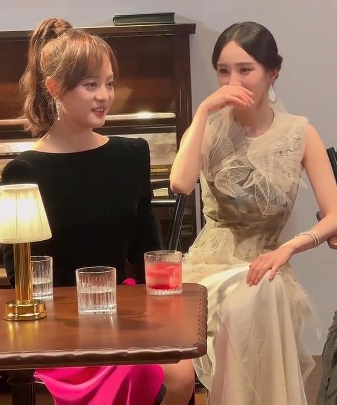 杨幂孙俪已经认识20多年了，网友：当年青涩，如今双“视后”（组图） - 4