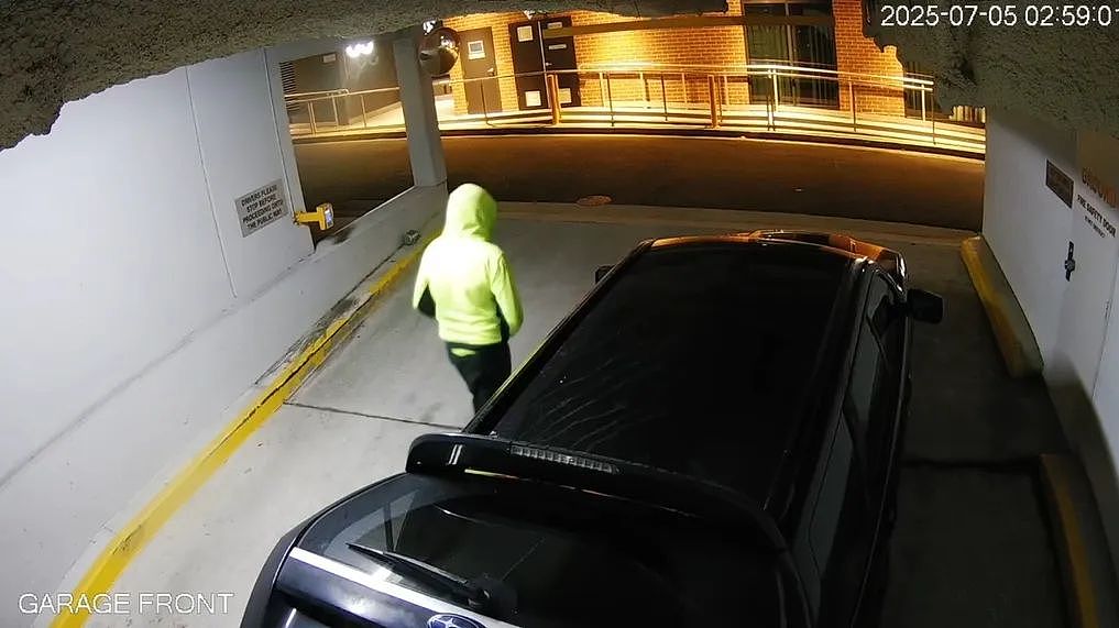 澳华人区商铺接连出事!男子持斧强闯,倾倒助燃剂,警方公布监控(组图) - 4