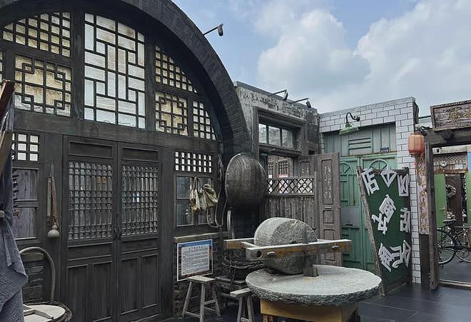 范曾晚节不保?亲题牌匾下堆满烂鞋,还曾给释永信美女弟子题字(组图) - 2