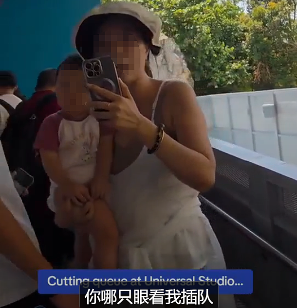 “如果没有中国，就没有新加坡…”网传中国妈妈携娃插队与本地人对骂，视频流出引热议（视频/组图） - 13