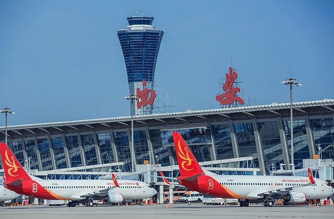 网传10岁女孩陕西机场跳楼砸死一楼清洁工!目击人发声:母女争吵致情绪失控所致(组图) - 1