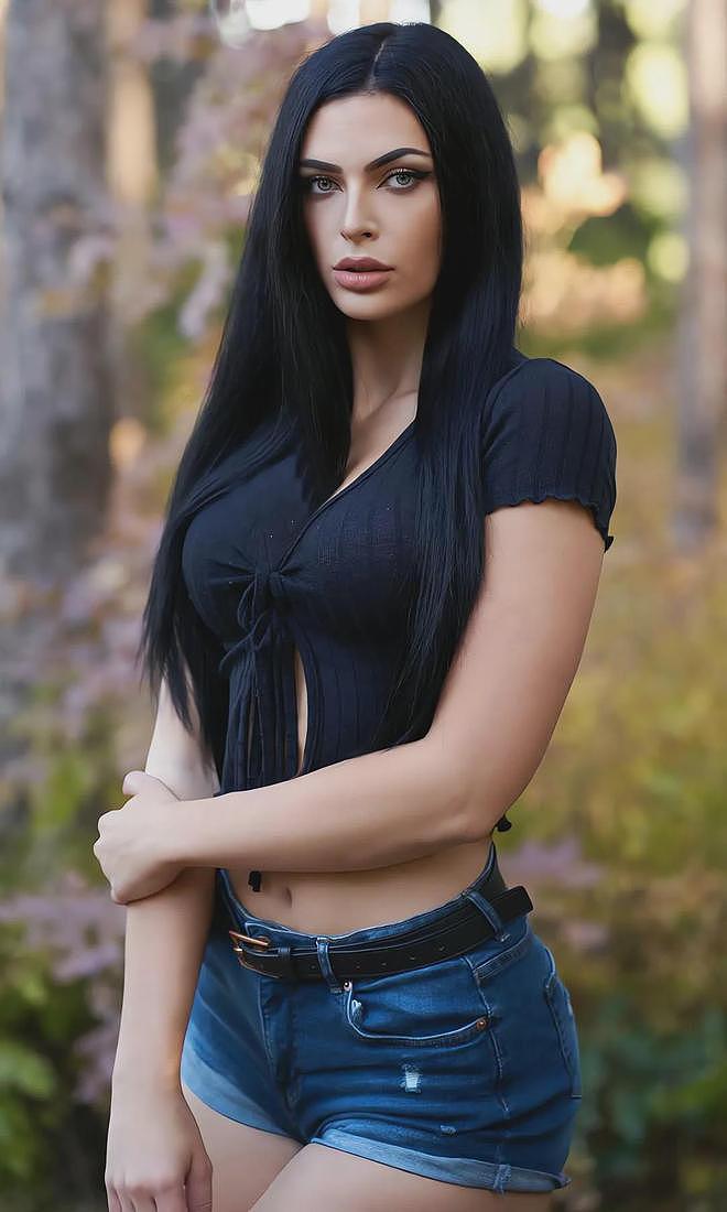 【美女】性感模特丰胸翘臀，完美身材尽显，坐拥极致腰臀比，太迷人了（组图） - 3