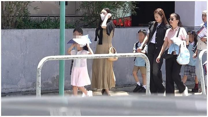 方媛打出租车送女儿上学，怀孕八个月还那么美，不用司机保姆帮郭富城省钱（组图） - 8