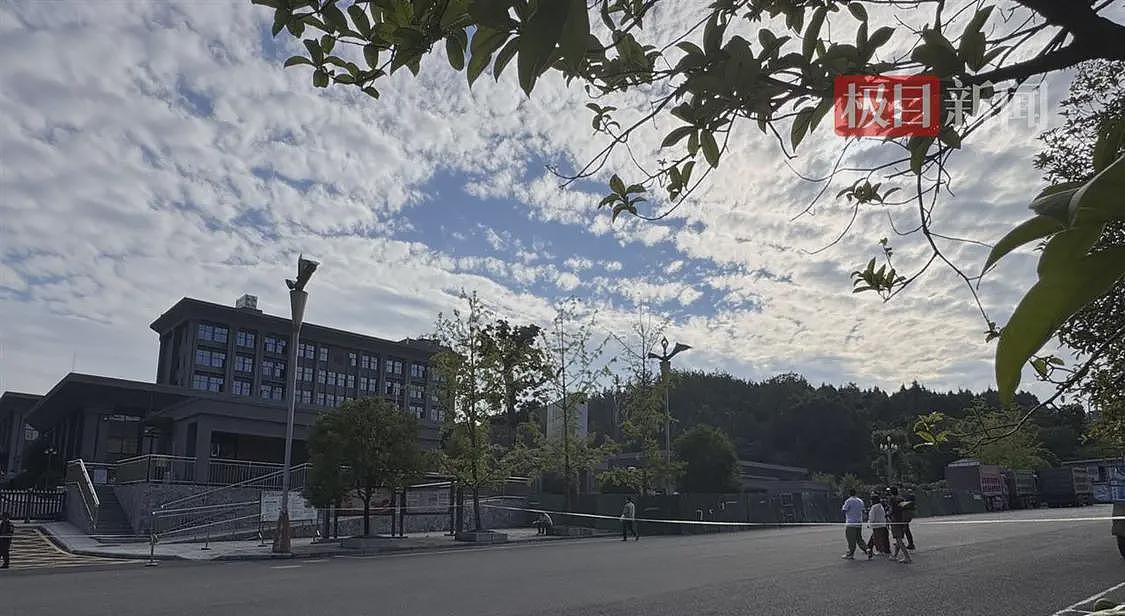 男子离婚冷静期毒杀儿女案开庭，孩子母亲：等待不敢进去，害怕看到他（组图） - 1