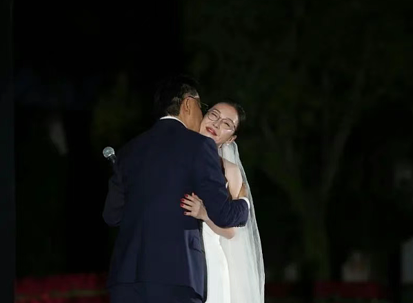 二婚三天就接广告！再娶娇妻的李国庆，这么快就缺钱了？（组图） - 4