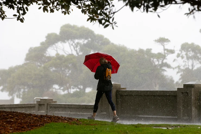 悉尼人要哭死了！未来几天持续下雨，雨量仍在飙升！官方警告：或现强雷暴，洪水警报持续～（组图） - 4