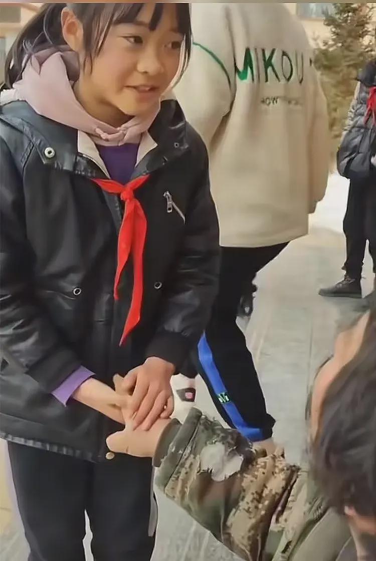 胡雷资助感动全网的女孩去世，和家人争执后自杀，遗体在水池发现（组图） - 3