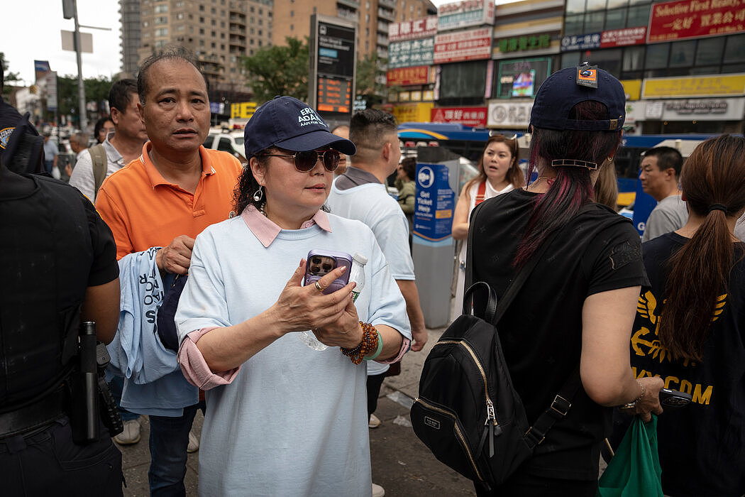 给记者塞现金,纽约市长竞选顾问被停职(图) - 1