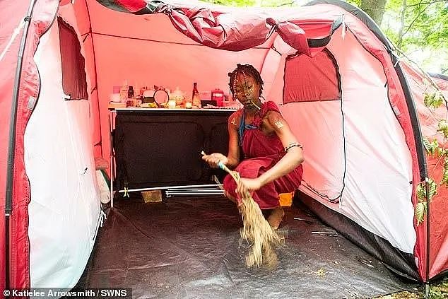 美国女孩离奇失踪，再出现已成原始部落国王侍女？部落一共仨人，还要复国呢...（组图） - 9