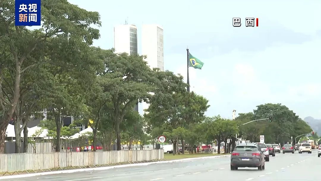 美国大举增兵,3艘军舰4000士兵指向委内瑞拉,马杜罗宣布:将部署400万民兵应对“侵略”,已启动全国征兵程序(组图) - 5