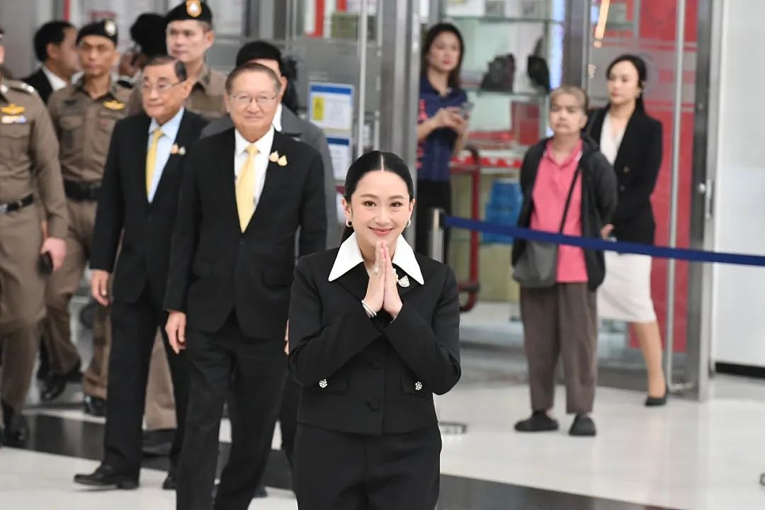 泰国佩通坦，生日当天被逼辞职？（组图） - 3