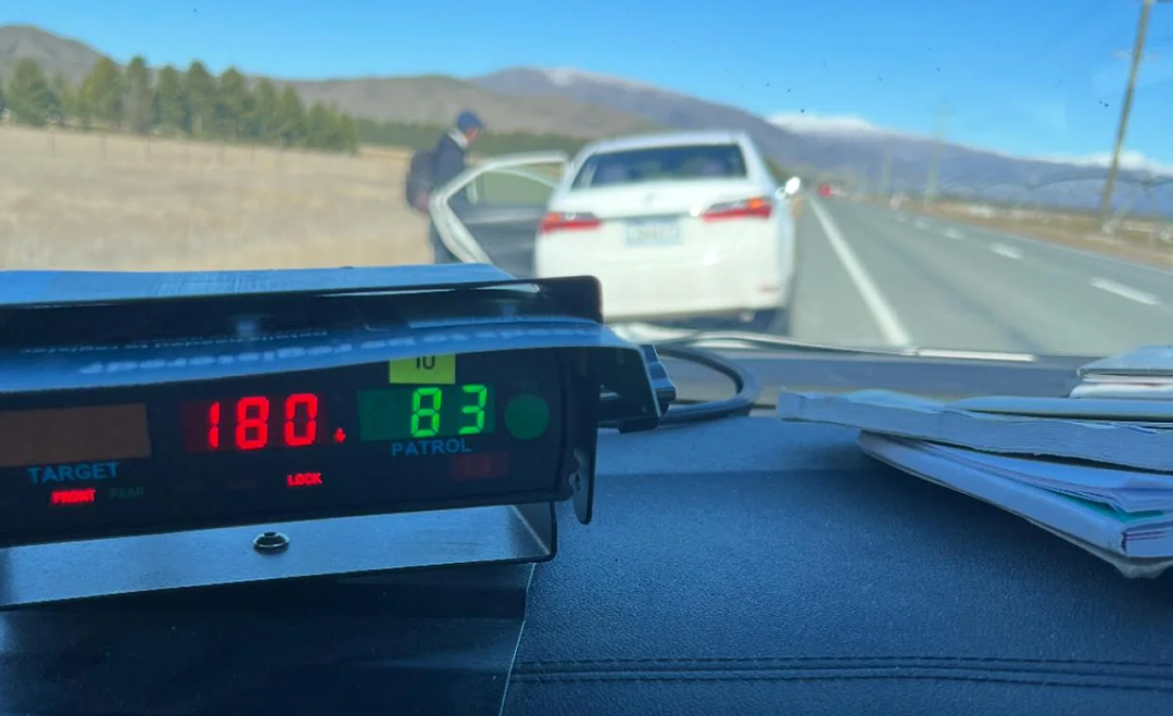 华人带5名儿童在新西兰飙车！超速超载，不系安全带！国际游客事故频发，大使馆多次提醒（组图） - 2