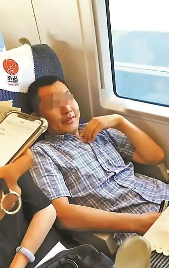 中国高铁上有些人，脸都不要了（组图） - 2