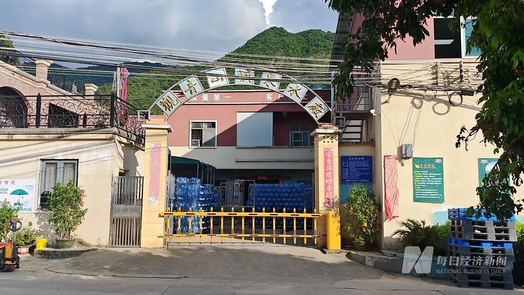 香港供货商冒用乐百氏品牌给港府供桶装水!知情人士称“涉事水厂水质合格,未有串通行为”(组图) - 1