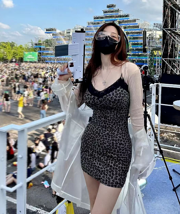 【美女】她被网友盛赞为“韩国最强人妻”！这E级魔鬼身材，真不是盖的（组图） - 5