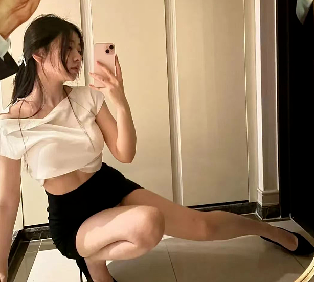 【美女】她被网友盛赞为“韩国最强人妻”！这E级魔鬼身材，真不是盖的（组图） - 6