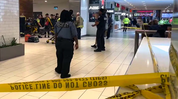 加拿大士嘉堡STC商场突爆枪击命案： 美食广场紧急封锁！ 大批警车包围， 直升机盘旋（视频/组图） - 3