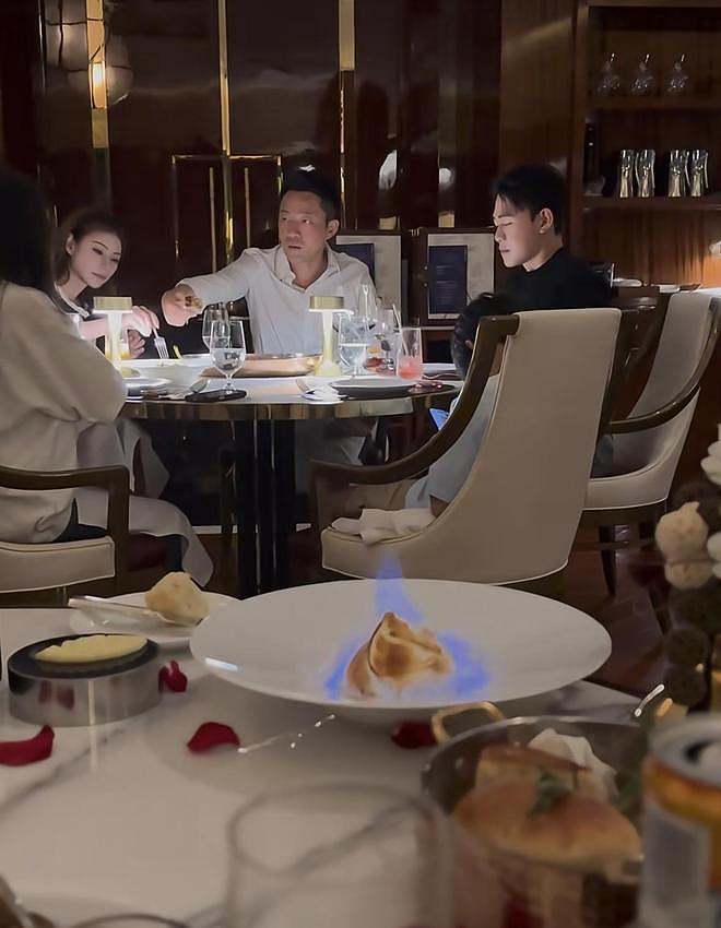 汪小菲马筱梅带娃返台,夫妻俩相约外出用餐,享二人世界好浪漫(组图) - 8