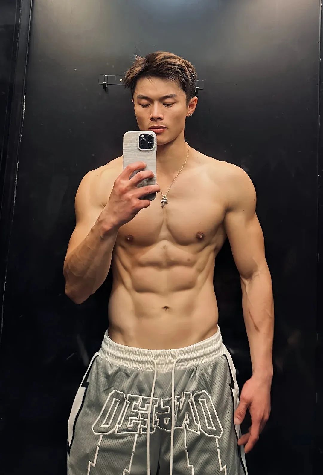 【帅哥】182杭州高帅小狼狗，沟壑深邃屈肌群伸肌群，立体感六块腹肌，你家缺搓衣板吗（组图） - 5