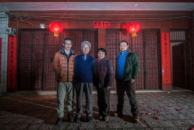 《四个春天》：一个“完美中国家庭”的告别与回归（组图） - 2