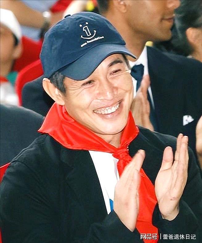 李连杰手术遭嘲讽，跨国身份惹争议，自己老父亲身份能否翻盘？（组图） - 4
