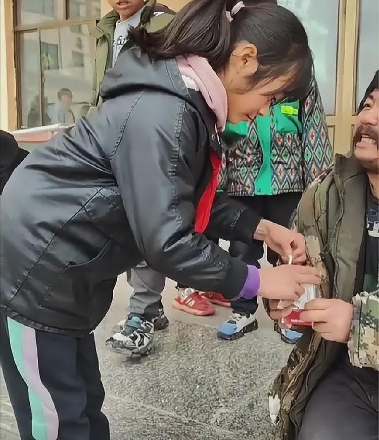 胡雷资助感动全网的女孩去世，和家人争执后自杀，遗体在水池发现（组图） - 6