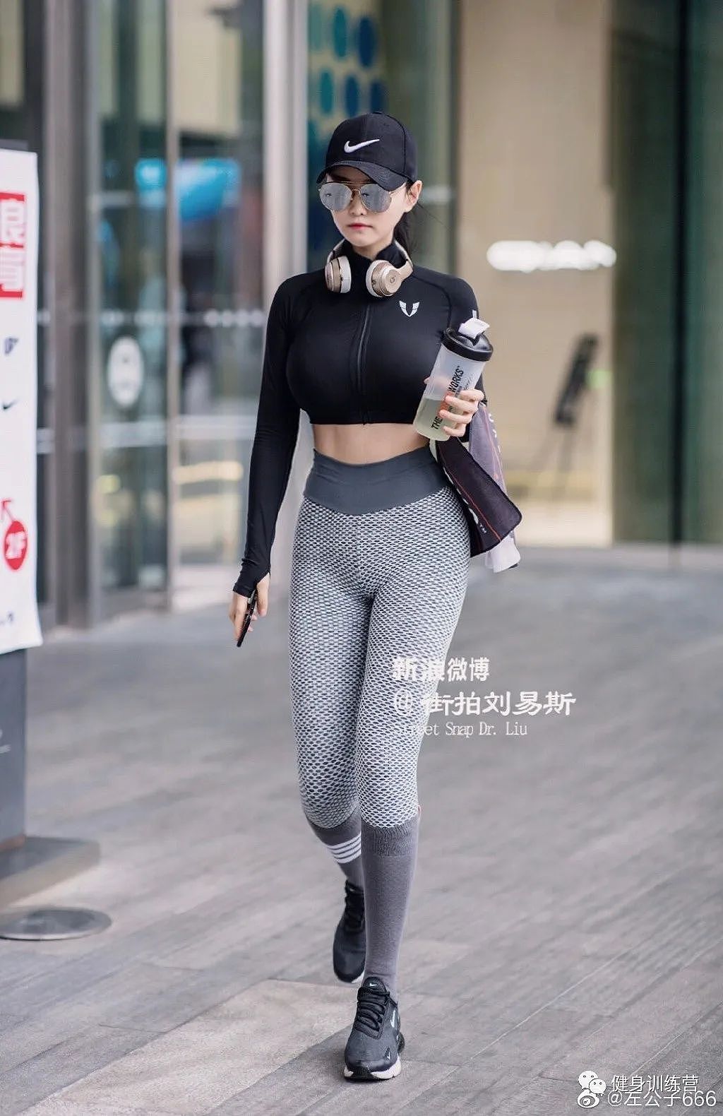 【美女】91cm的胸+97cm的臀!国产妖精身材太勾人,这次我要打码了(组图) - 3