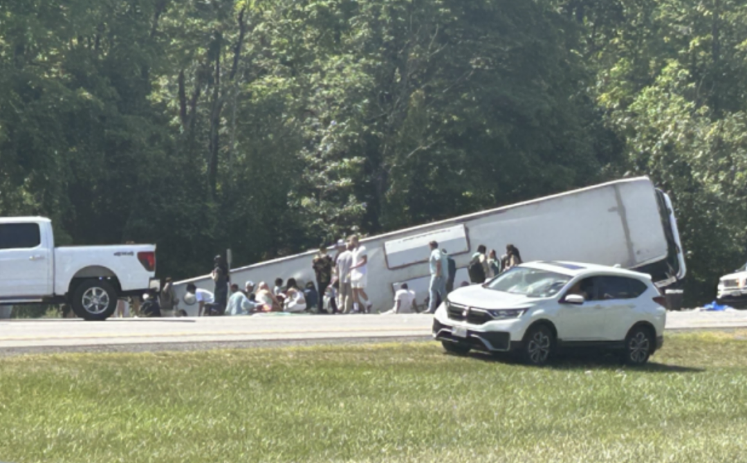 数十死伤！ 尼亚加拉瀑布载52人大巴失控翻车，华人跟团旅游遇死劫（组图） - 2