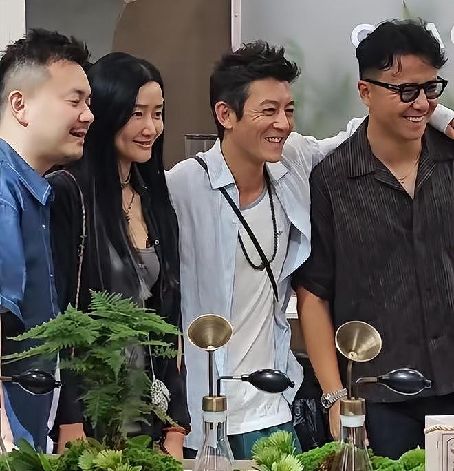 陈冠希参加活动状态差，皮肉下垂皱纹明显，网友感叹不如谢霆锋（组图） - 5
