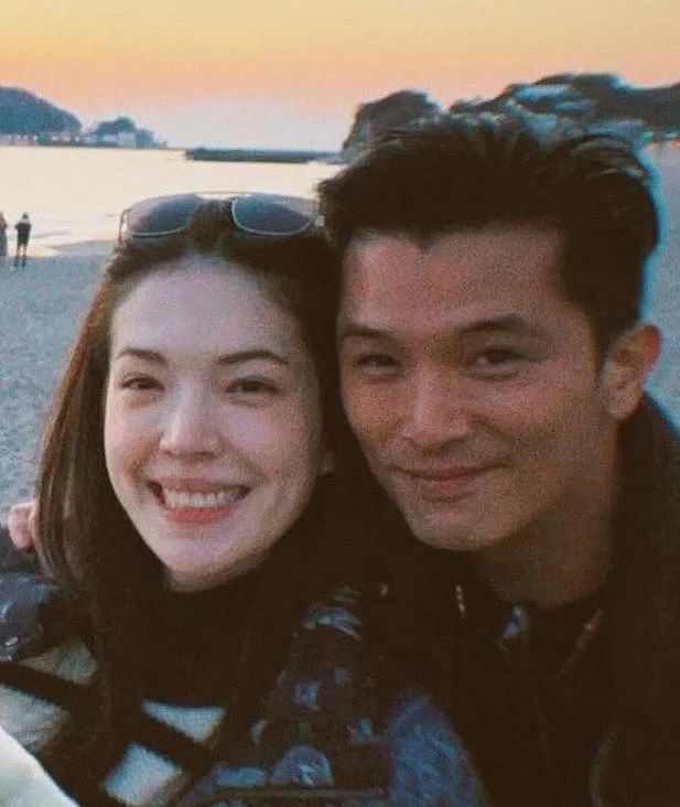 许玮宁产后首次晒自拍照：近距离怼脸拍好美，皮肤白皙紧致气色佳（组图） - 4