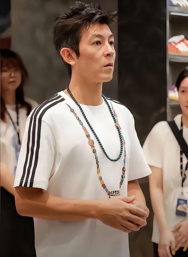 陈冠希参加活动状态差，皮肉下垂皱纹明显，网友感叹不如谢霆锋（组图） - 21
