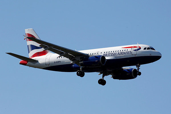 英航空少机上吸毒赤裸!反锁厕所被抓包,同事惊见吓坏(图) - 1