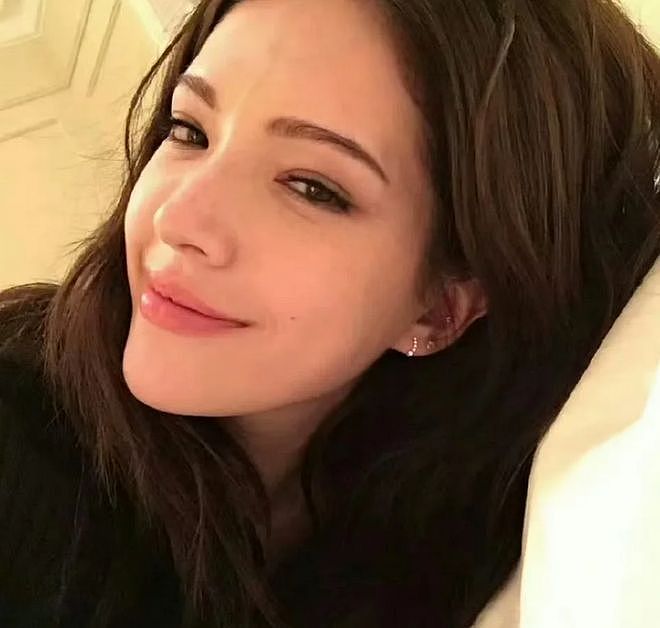 许玮宁产后首次晒自拍照：近距离怼脸拍好美，皮肤白皙紧致气色佳（组图） - 3