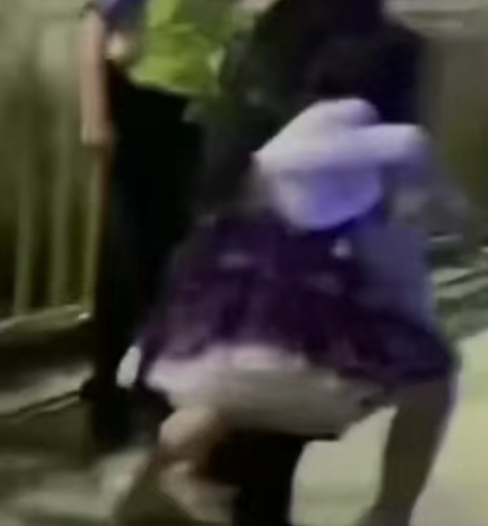 未成年女孩称被演唱会保安咸猪手致胸部受伤，多图流出评论区却说活该（组图） - 5