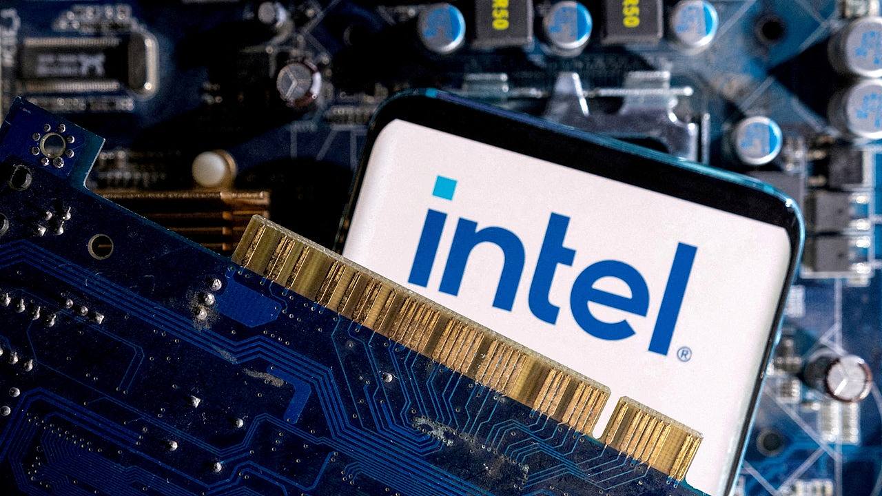 特朗普称英特尔同意售予美政府10%股份，卢特尼克宣布交易完成（组图） - 1