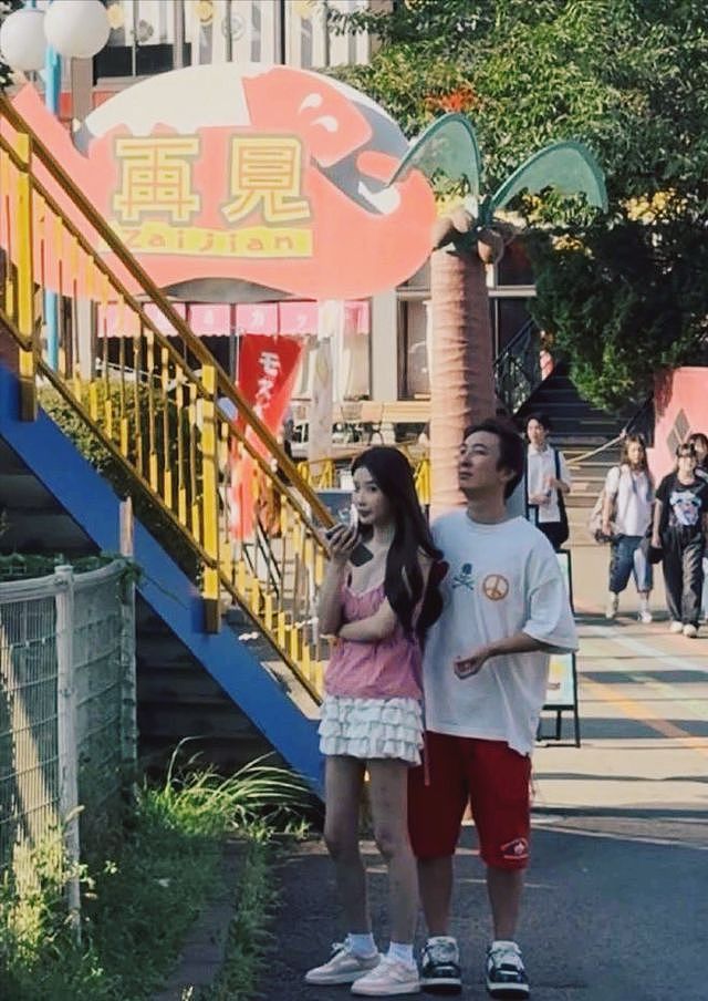 王思聪带新女伴到处游玩！前任懒懒不愿放弃，仍在日本发文示爱！（组图） - 1