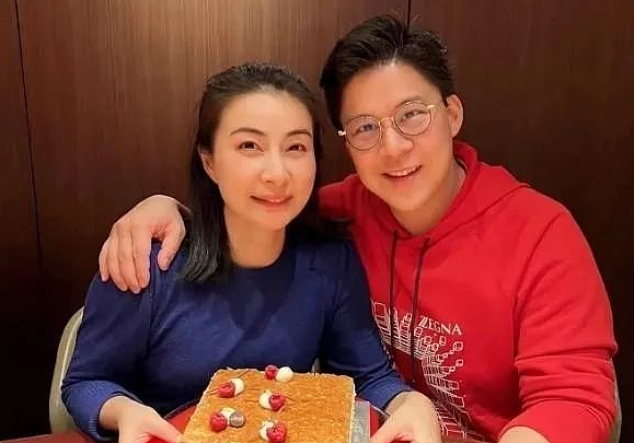 郭晶晶送12岁儿子留学被拍：真正的富养，远不止砸钱那么简单......（组图） - 4