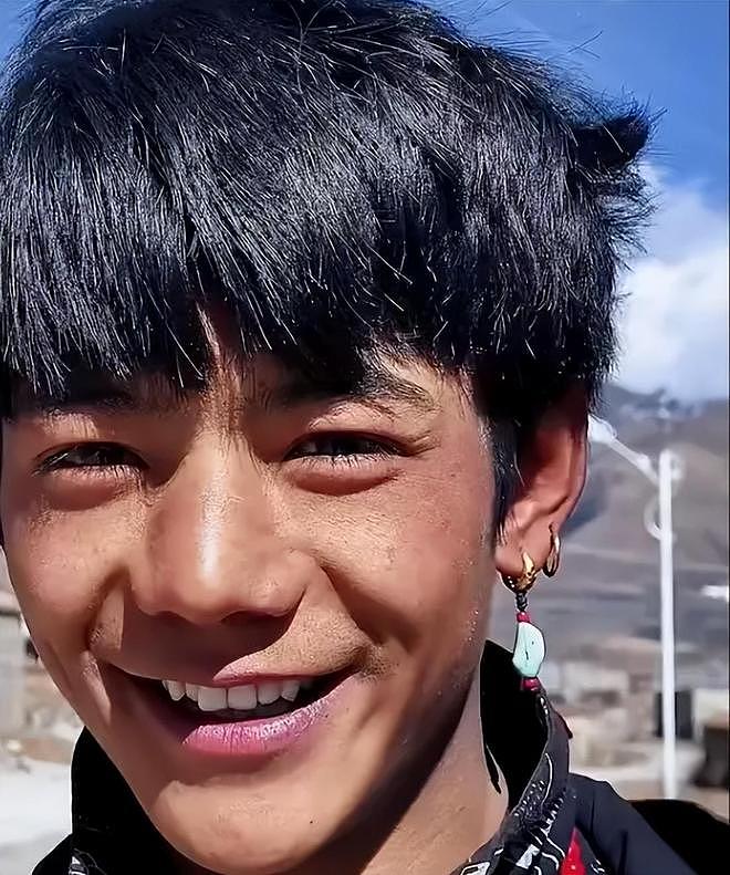 丁真自曝曾遭圈内人歧视，被嘲身上有异味，直言自己像讨饭的（组图） - 14