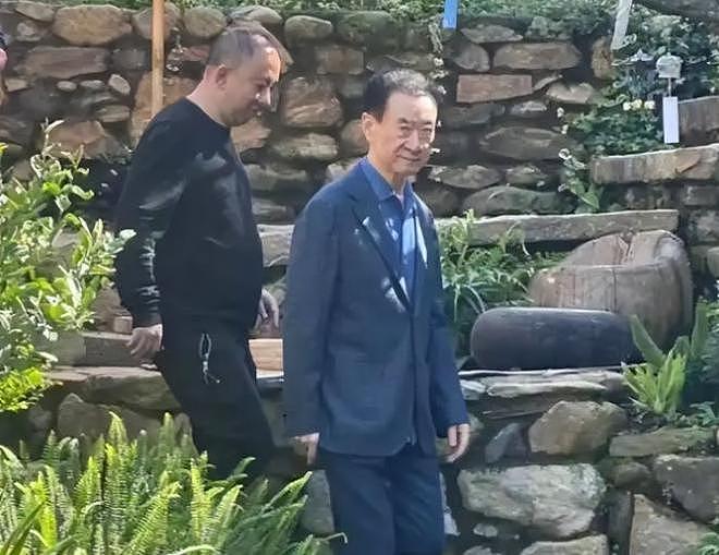 71岁王健林现身新疆，近照骨瘦如柴，王思聪却在国外和女友狂欢（组图） - 15