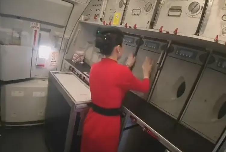 川航乘客摆餐后续，朋友圈曝光，多次骚扰空乘曾逼得一空姐离职（组图） - 3