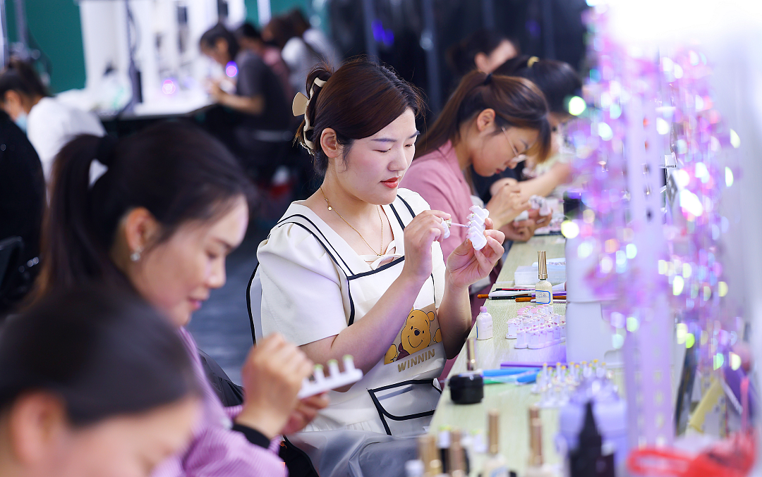让女孩上瘾的中国神器,在海外赚麻了(组图) - 15