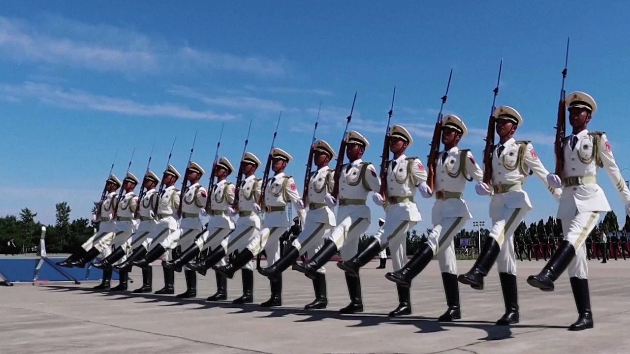 九三大阅兵!仪仗方队率先亮相,男女官兵平均身高180,年仅23岁(组图) - 1