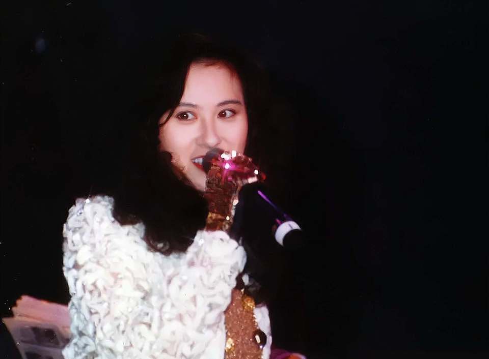 香港知名女星容貌大变，出席活动突然中途退场，患甲亢身体出问题（组图） - 5