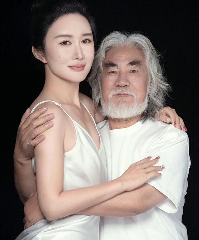 彻底不装了？74岁张纪中遭小31岁娇妻嫌弃，网友：老夫少妻的残酷（组图） - 3