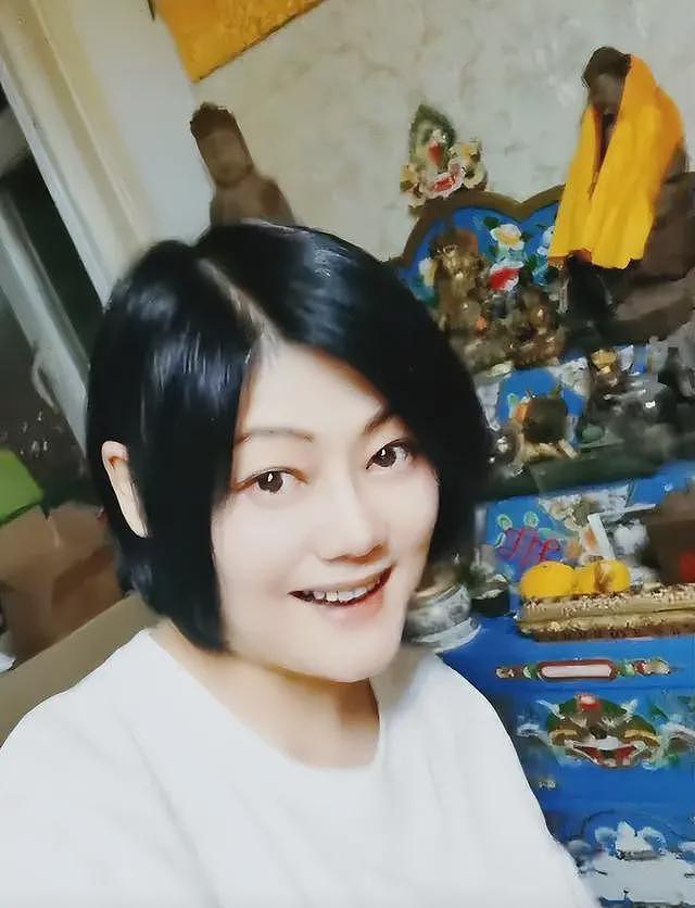 “昔日情敌”千百惠去世，何静发视频庆祝生日，网友劝她低调一点（组图） - 12