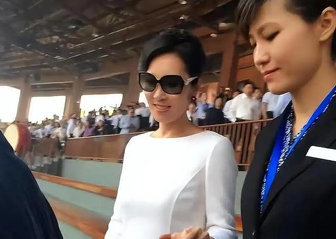 71岁王健林现身新疆，近照骨瘦如柴，王思聪却在国外和女友狂欢（组图） - 21