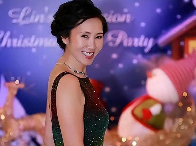 71岁王健林现身新疆，近照骨瘦如柴，王思聪却在国外和女友狂欢（组图） - 22